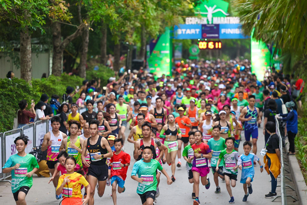 Những khoảnh khắc khó quên trên đường đua Ecopark Marathon 2023