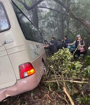 Chuyển Công an điều tra vụ xe chở đoàn cán bộ hưu trí Quân y lao xuống vực ở Tam Đảo