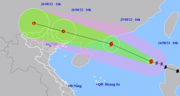 Bão số 3 giật cấp 13 di chuyển rất nhanh và tiếp tục tăng cấp