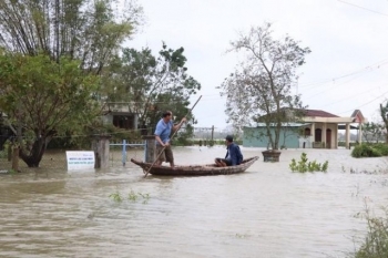 Tập trung khắc phục hậu quả, chủ động ứng phó với áp thấp nhiệt đới, mưa lũ tại miền Trung