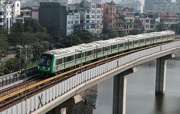 Vì sao tàu Cát Linh- Hà Đông đang chạy lại đột ngột dừng giữa mưa giông lớn?