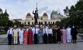 Đoàn lãnh đạo TP. Hồ Chí Minh dâng hương tưởng nhớ Chủ tịch Hồ Chí Minh