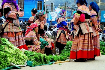 Chợ phiên... trong mây!